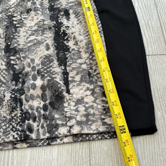 🎈4 LISTINGS FOR $20 Mossimo Snake Skin Black Pencil Skirt size Medium - Picture 5 of 5